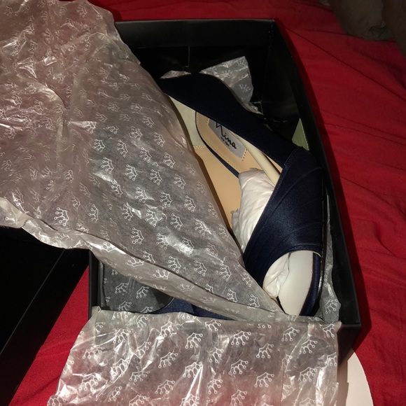 Shoes - Picture 4 of 5